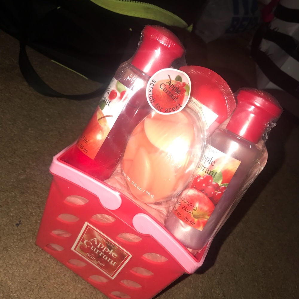 Bath set- Fruit in plastic basket